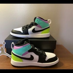 Jordan Air 1 Mid Preschool Girls shoe size 11
